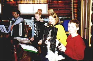 Erik, Camilla, Hilde, Kjetil, Sony. Bak Bjørn A og Berit.